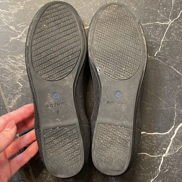Cute & simple black Rothy’s rounded ballet flat - Picture 3 of 3